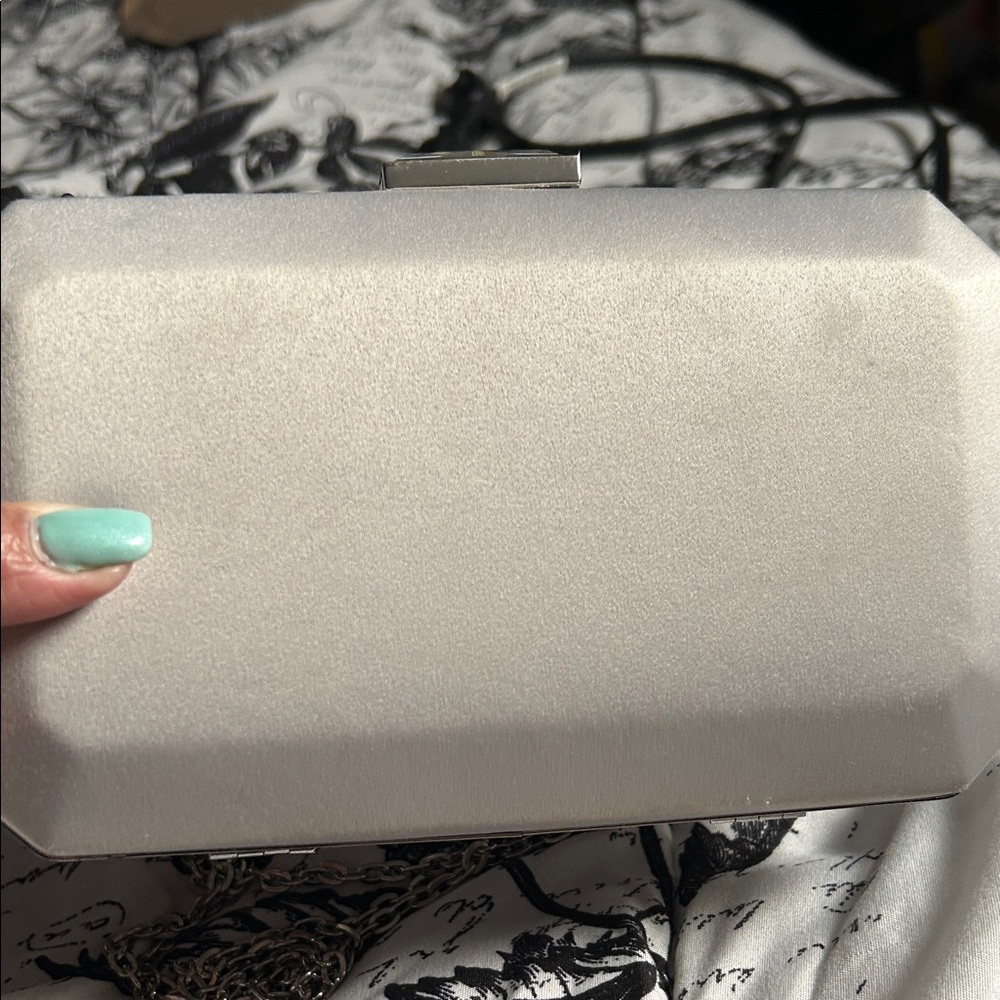 Macy’s Elegant Silver Quilted Chain Crossbody Bag - Picture 4 of 12